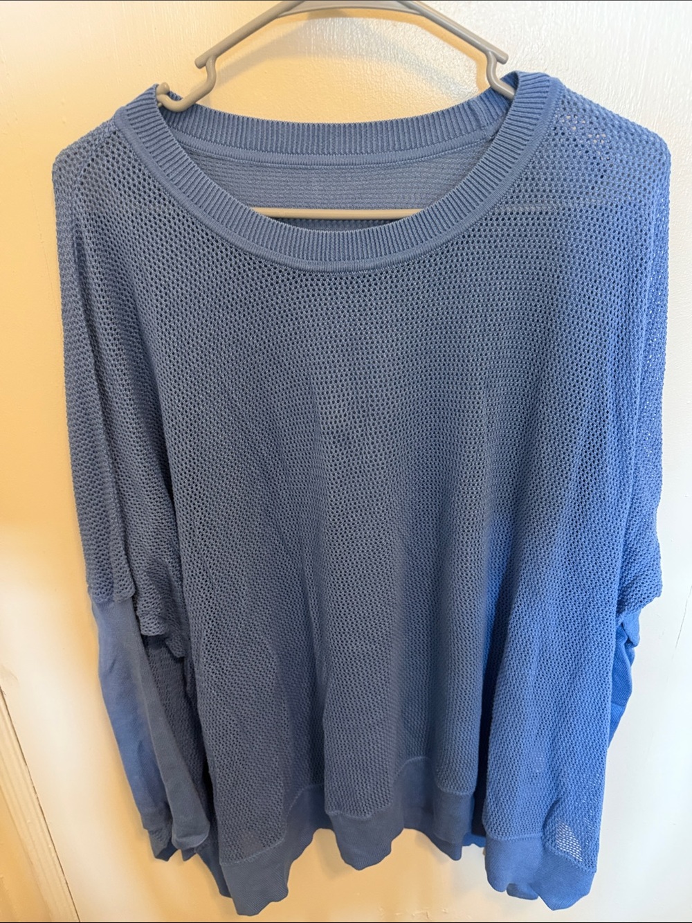 Light Blue Women's Scoop Neck Knit Sweater - Relaxed Crew Pullover